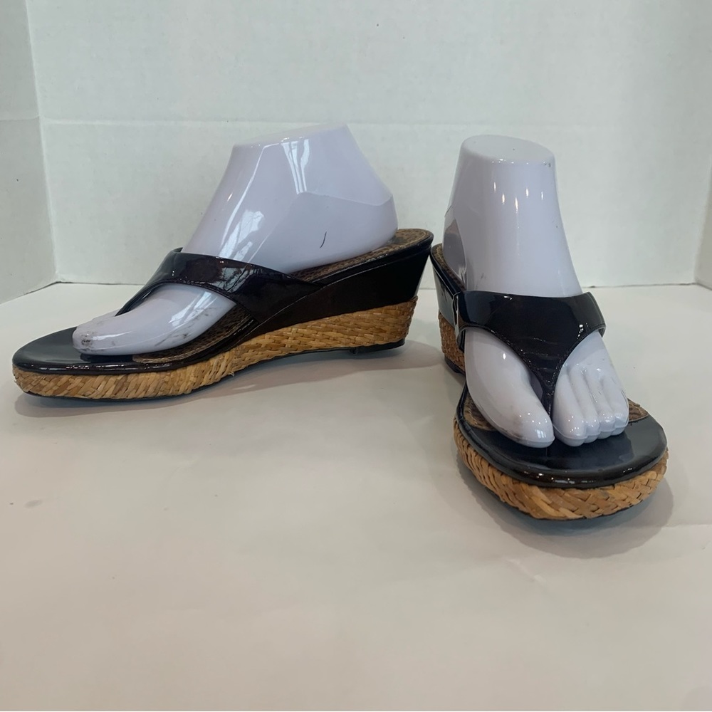 PAOLO chocolate brown patent wedge thong sandal with woven bottom size 11